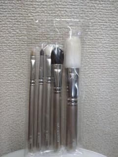 白鳳堂　HAKUHODO　メイクブラシ5本セット　ケース付きのサムネイル