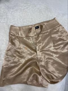 FIG&VIPER ベージュ サテンショートパンツ レディース Mサイズのサムネイル