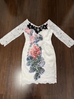 sobre  白×花柄×ビジュ　ドレス　L   美品のサムネイル