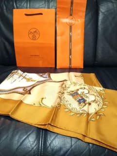 エルメス HERMES スカーフ 大判 畳みシワあり 仏シャルルドゴール空港 