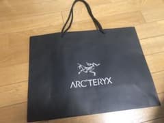 ARC'TERYXの紙袋のサムネイル