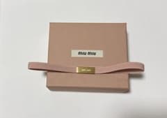 miu miu ギフトボックス 空箱 ゴムバンド付きのサムネイル