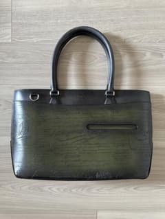 定価70,9万 ベルルッティ ルッティ25 レザー バッグ ネロキャビア 限定品 定価70,9万 ベルルッティ ルッティ25 レザー バッグ