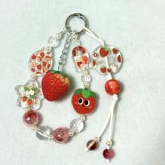 ハンドメイド ビーズ ストラップ いちご チャームのサムネイル