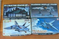 れ*れ様 新品未使用 1/72 マクロス VF-1A 2機種 スタンド ウェポン