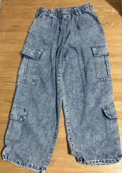 デニムブルー カーゴパンツ 刺繍付きのサムネイル