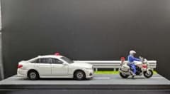 クラウン覆面パトカー＆白バイのジオラマ m70442366202_1.jpg?1772980461