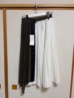 Sacai ドッキング ラップ プリーツ スカート ペチコート・ハンガー付き Sacai ドッキング ラップ プリーツ スカート ペチコート・ハンガー付き