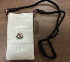 Moncler 白 モンクレール スマホ ポーチ サコッシュ バッグ ダウン生地 Moncler 白 モンクレール スマホ ポーチ サコッシュ バッグ ダウン生地