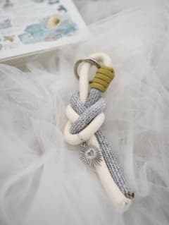 【ハンドメイド】韓国風 淡色 ニュアンス ロープキーホルダー パラコードのサムネイル