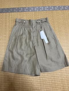 値下げ中GALERIE VIE ライトコンパクトツイルタックハーフパンツのサムネイル