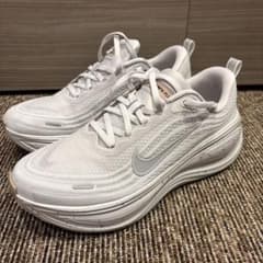 美品！ナイキ ボメロ プラス スペックル 27㎝ IO4323-001 美品！ナイキ ボメロ プラス スペックル 27㎝ IO4323-001 - メルカリ