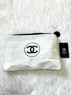 新品未使用品】CHANEL ノベルティ 大判ポーチ キルティング 白 - メルカリ