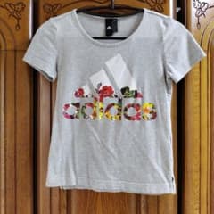 adidas 半袖Tシャツ 花柄ロゴ グレー Sサイズのサムネイル