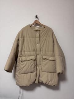 moi tytto ノーカラー ダウンジャケット ベージュのサムネイル