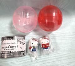 くまのがっこう×ハローキティ めじるしアクセサリー ガチャ 2種　キティ2個のサムネイル