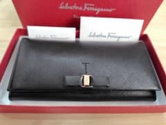 美品 Ferragamo フェラガモ ヴァラ リボン 長財布 JP22-B480 - メルカリ