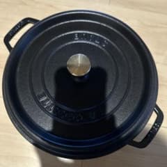 ストウブ　ブラック　22cm 超メルカリ市限定価格 STAUB ストウブ 両手鍋 ブラック - メルカリ