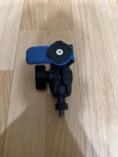 QUAD LOCK スマホホルダーのサムネイル