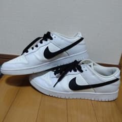 Nike ホワイト/ブラック スニーカーのサムネイル