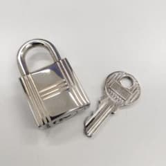 HERMES 南京錠 64 シルバーのサムネイル