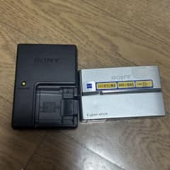 ジャンク SONY デジカメ Cyber-shot 本体 充電器付 DSC-T9 - メルカリ
