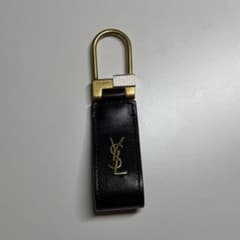 サンローラン キーリング カサンドラロゴ レザー ゴールド金具 サンローラン キーリング カサンドラロゴ レザー ゴールド金具 - メルカリ