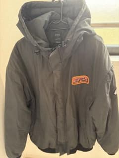 RVCA フード付き ダウンジャケット ブラックのサムネイル