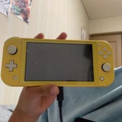 Nintendo Switch Lite イエロー 本体 キャリングケース付のサムネイル