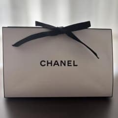 CHANEL リボン付きギフトボックスのサムネイル