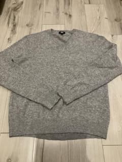 UNIQLO グレー Vネックセーター Lサイズのサムネイル