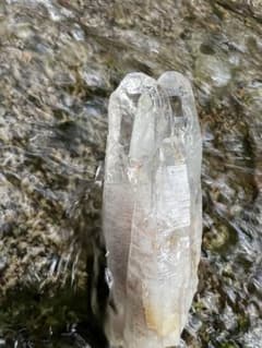 龍脈の精髄 宮崎県産三頭水晶 山入りポイント 保護猫支援 - メルカリ