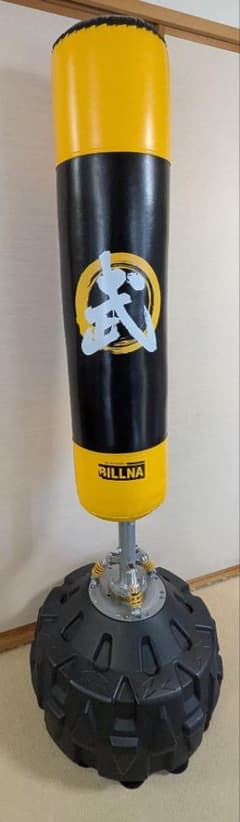 ま*お様 RILLNA サンドバッグ 黒/黄 RILLNA スタンド型サンドバッグ 黒/黄色 - メルカリ