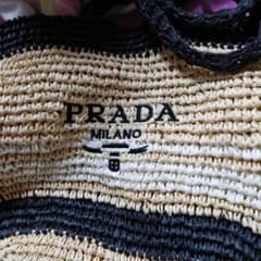 PRADA かごバッグ ベージュ・黒　手さげ付きのサムネイル