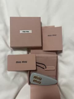 miu miu ロゴ入りヘアピン グレーのサムネイル