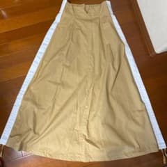 サイドラインが可愛いロングスカート2回使用のサムネイル