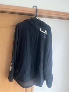 Under Armour ブラック ウィンドブレーカーのサムネイル