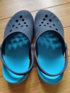 Crocs クロックス サンダル C12（18.5ｃｍ） ネイビー×ブルーのサムネイル