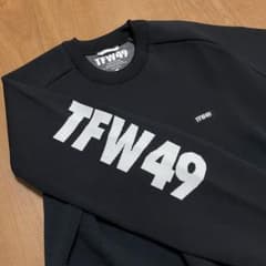 【新品未使用品】TFW49 ネイビー ラウンドネックニット　M TFW49 ラウンドネック ニット ブラック M ゴルフ セーター - メルカリ