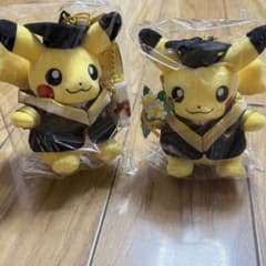 海外限定】 5月23発売 ポケモン 卒業ピカチュウ ストラップ マスコット