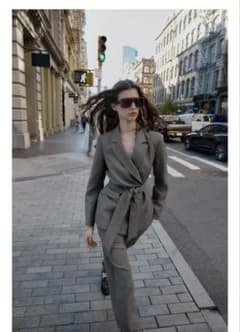 今季新作完売品♡ZARA肩パッド入りベルト付きブレザー - メルカリ