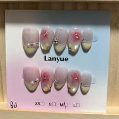 ネイルチップ ♡ショートアーモンド♡ Mサイズ ピンク 花柄 パール ストーンのサムネイル