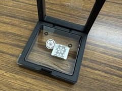 富士フイルムカメラのホットシューカバーとシャッターボタンのサムネイル