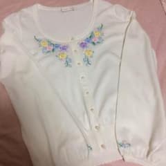 試着のみ！レッセパッセ お花刺繍 パールボタン アンサンブルのサムネイル