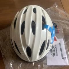 新品未使用‼️軽量自転車用ヘルメット ホワイト 残り一つ^_^;のサムネイル