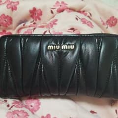 miumiu ミュウミュウ 長財布 元値9万円のサムネイル