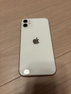 Apple iPhone 11 ホワイト 本体のサムネイル