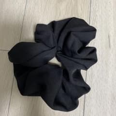 新品未使用　ビッグシュシュ　黒色無地のサムネイル