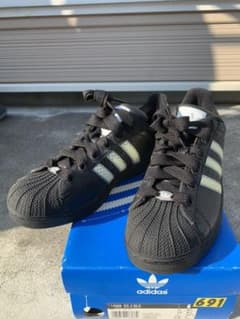 ☆新品☆adidas アディダス スニーカー 27cmのサムネイル