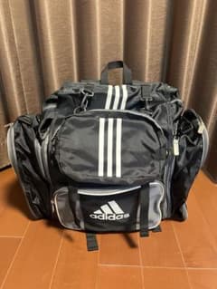 adidasリュックのサムネイル